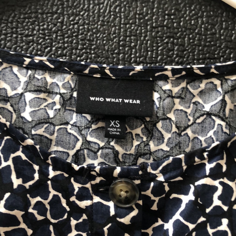 Flowy Pattern Blouse - Picture 4 of 4